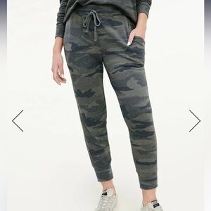 Splendid Supersoft Camo Jogger / Green / Size Small/ Ankle Length